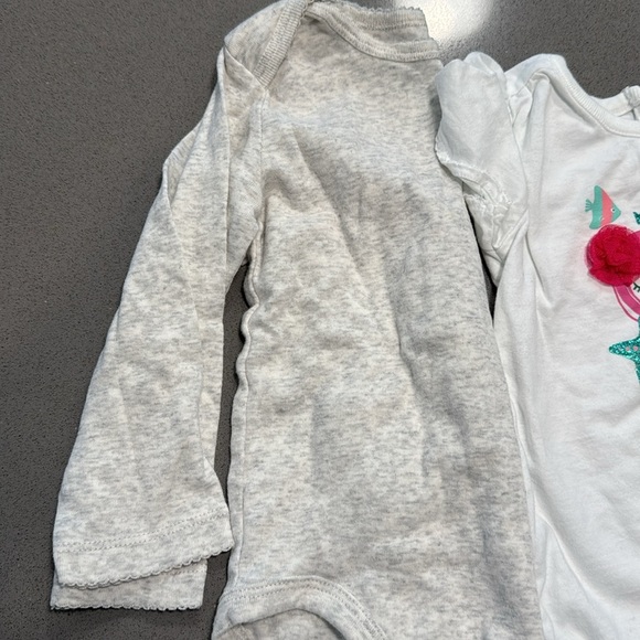 BUNDLE-3 pieces | Onesies-bodysuits | shirt & long sleeved | 18 mths girls - Picture 2 of 7